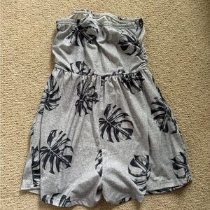 Gray Leaf Print Women's Shorts